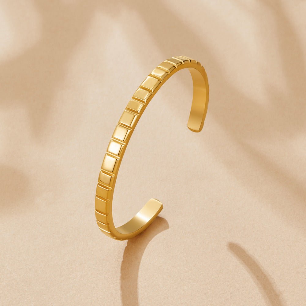 Tasha Ribbed Gold Bangle - Beautiful Earth Boutique